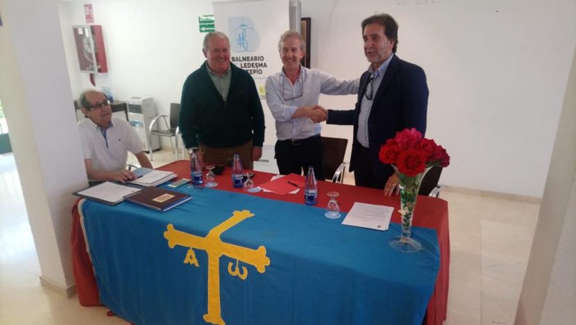 Firmado acuerdo de colaboración con el Centro Asturiano de Salamanca