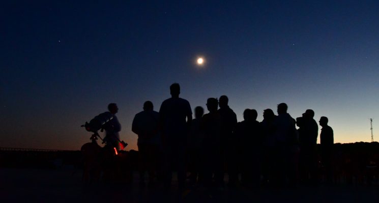 Este #Verano22 volvemos a disfrutar de los Talleres de Astronomía en Balneario de Ledesma con Startrails