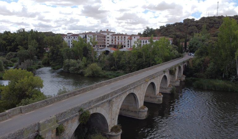Cómo llegar a Baños de Ledesma desde el Norte peninsular o desde Madrid y sur en bus, tren o coche