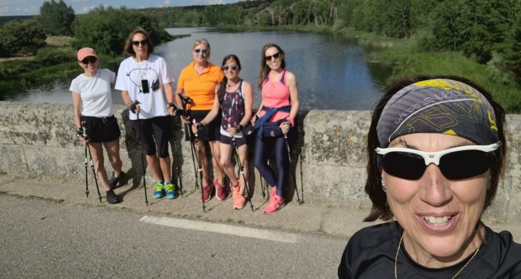 Nordic walking o marcha nórdica en el Balneario de Ledesma, una actividad muy saludable y de moda